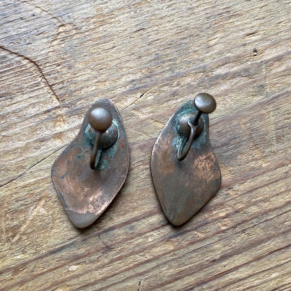 Vintage Copper Butterfly Wing Screw-back Earrings - Picture 2 of 2